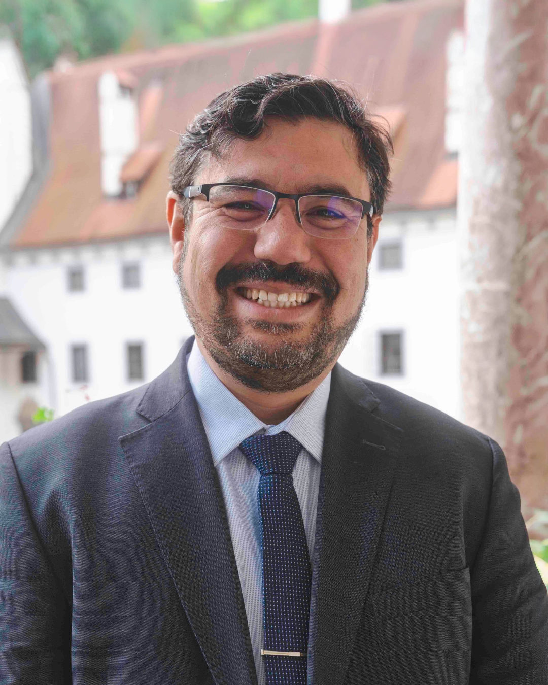 Dr. Javier Carreño